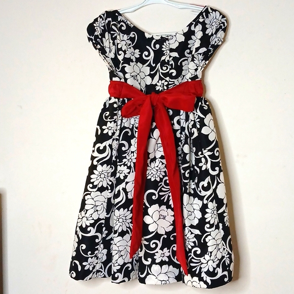 Jillians Closet girls floral black & White print with a red belt dress | Size 4T - Picture 2 of 6